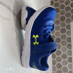 Under Armour little boys size 11.5 tennis shoes